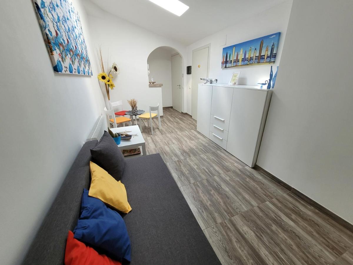 Villa Sonia Apartment & Rooms Lignano Sabbiadoro Exterior foto